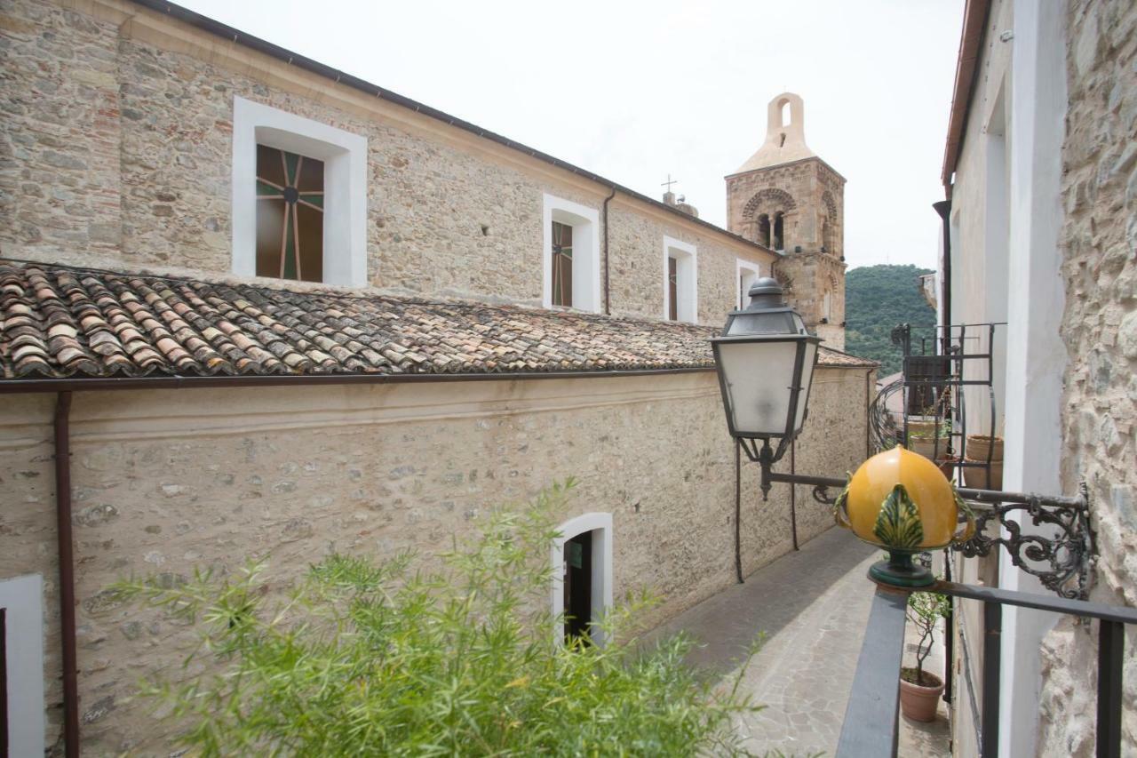 La Casa Incantata Rocca Imperiale Exterior foto