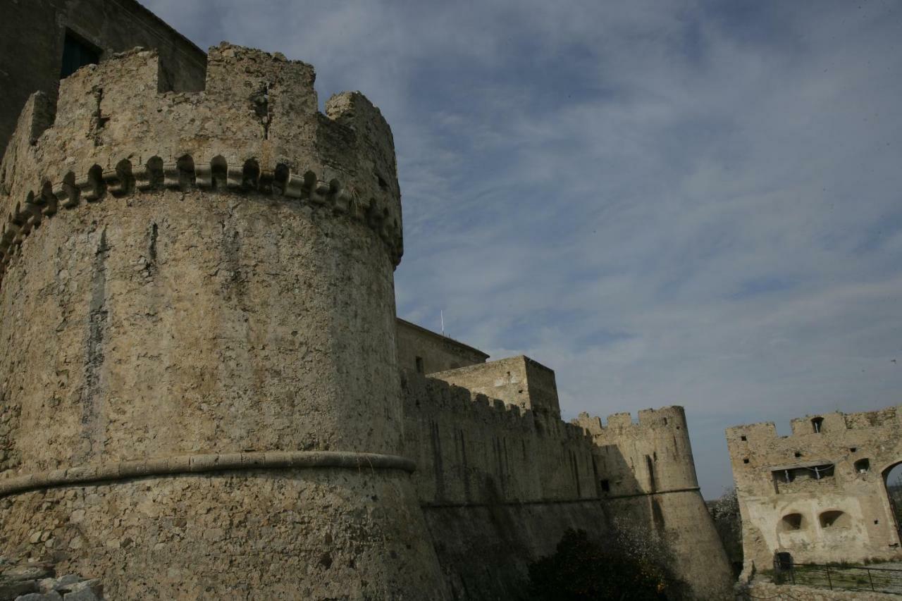 La Casa Incantata Rocca Imperiale Exterior foto